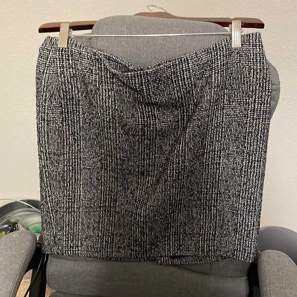 Ann Taylor size 12, fully lined mini skirt